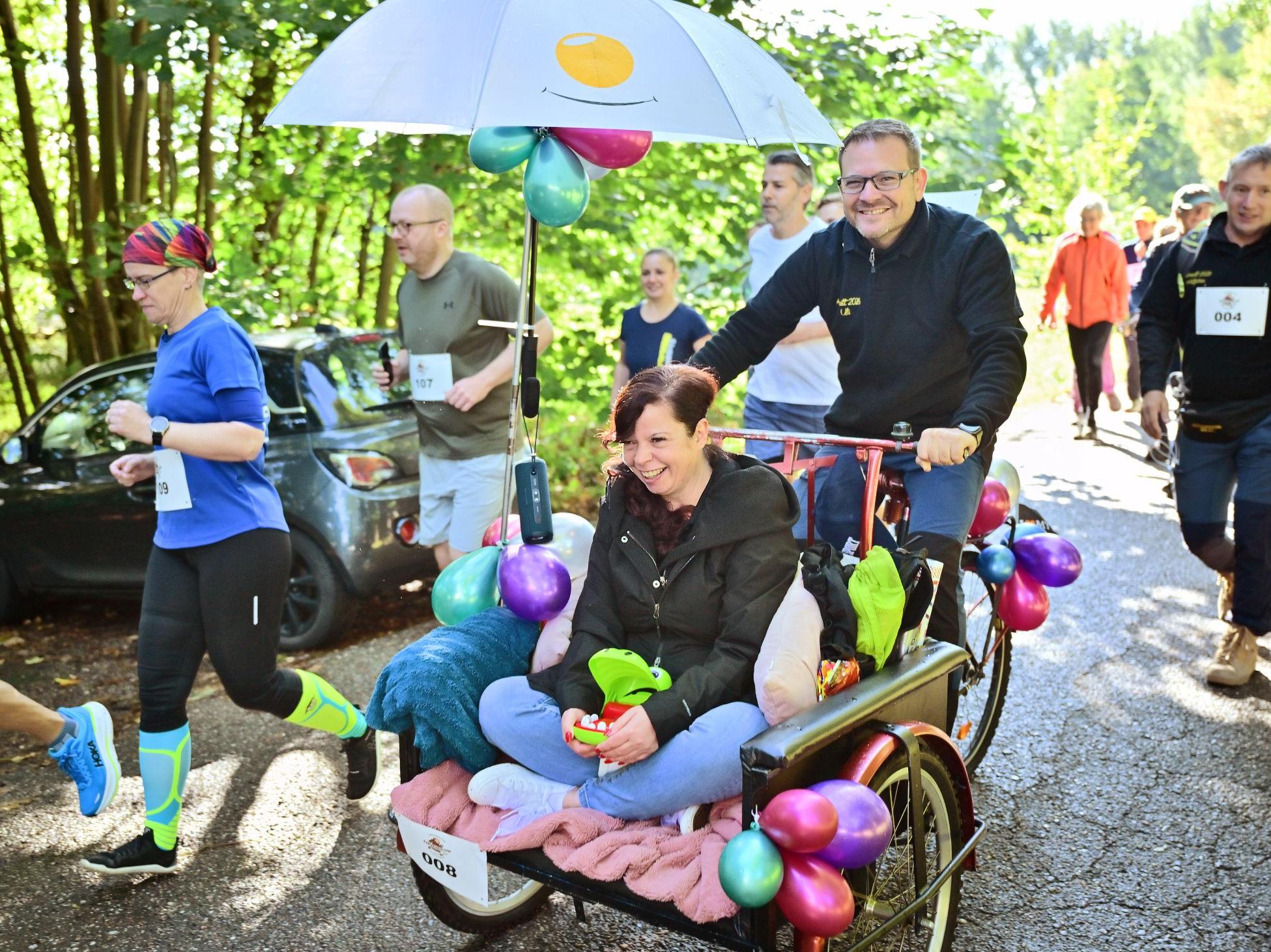 Royale Unterstützung: Am Spendenlauf nahm das Krefelder Prinzenpaar teil.