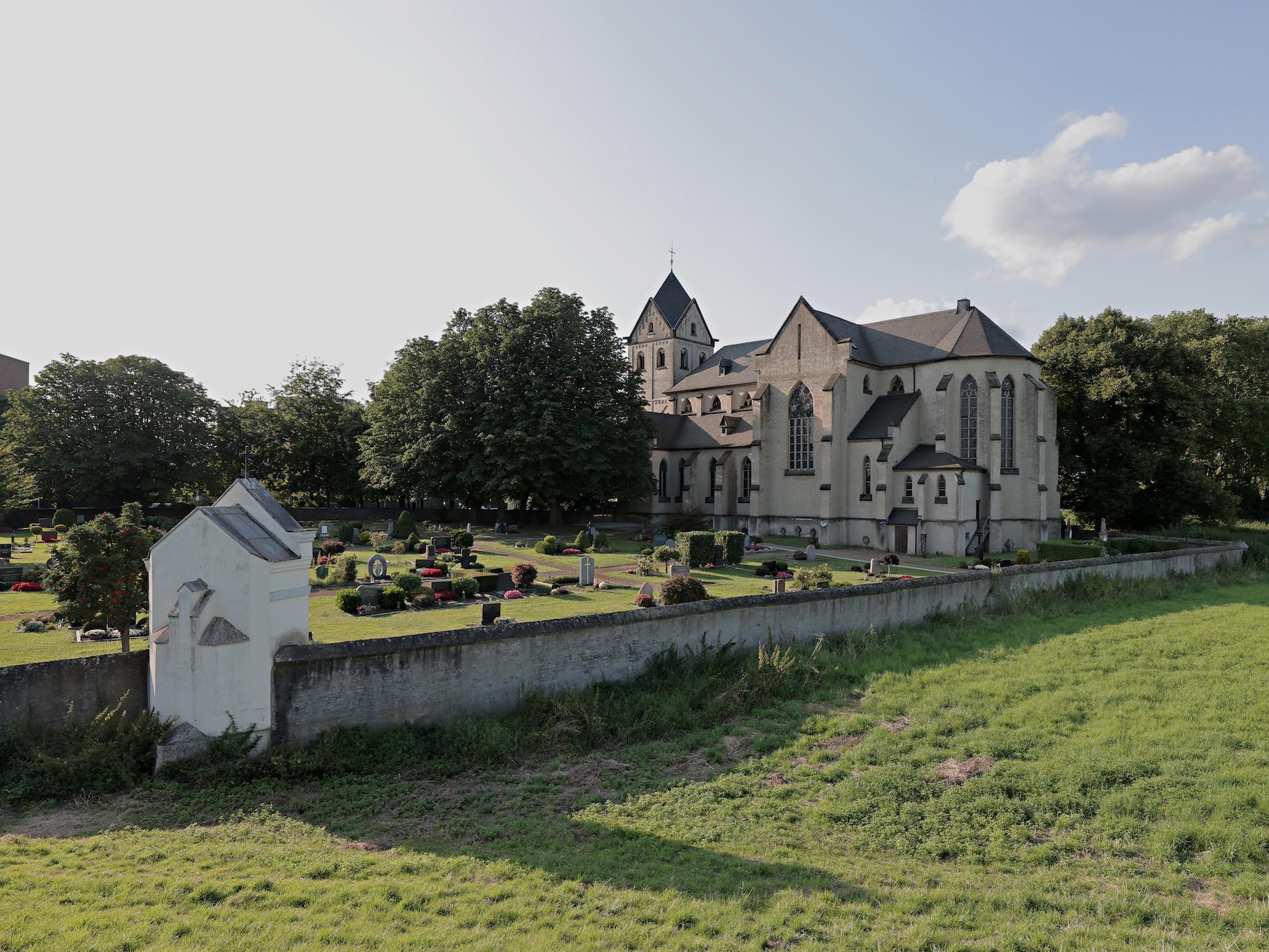 1150 wurde die Kirche St. Matthias  Hohenbudberg zum ersten Mal urkundlich erwähnt.