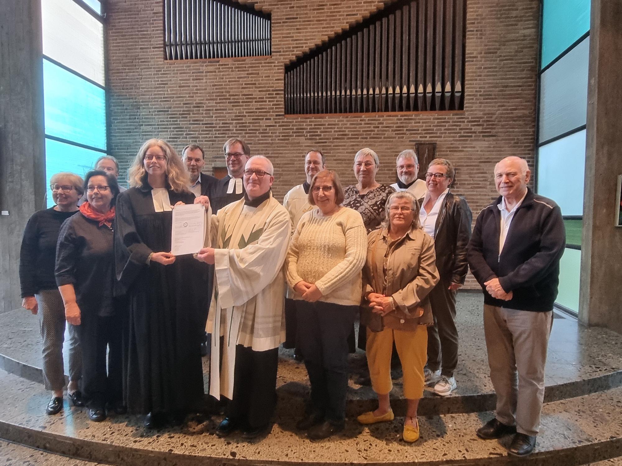 Es ist vollbracht: Nach intensiver Vorarbeit haben die katholische Pfarrei Maria Frieden und die evangelische Kirchengemeinde Krefeld-Süd eine Rahmenvereinbarung für eine ökumenische Partnerschaft unterzeichnet.