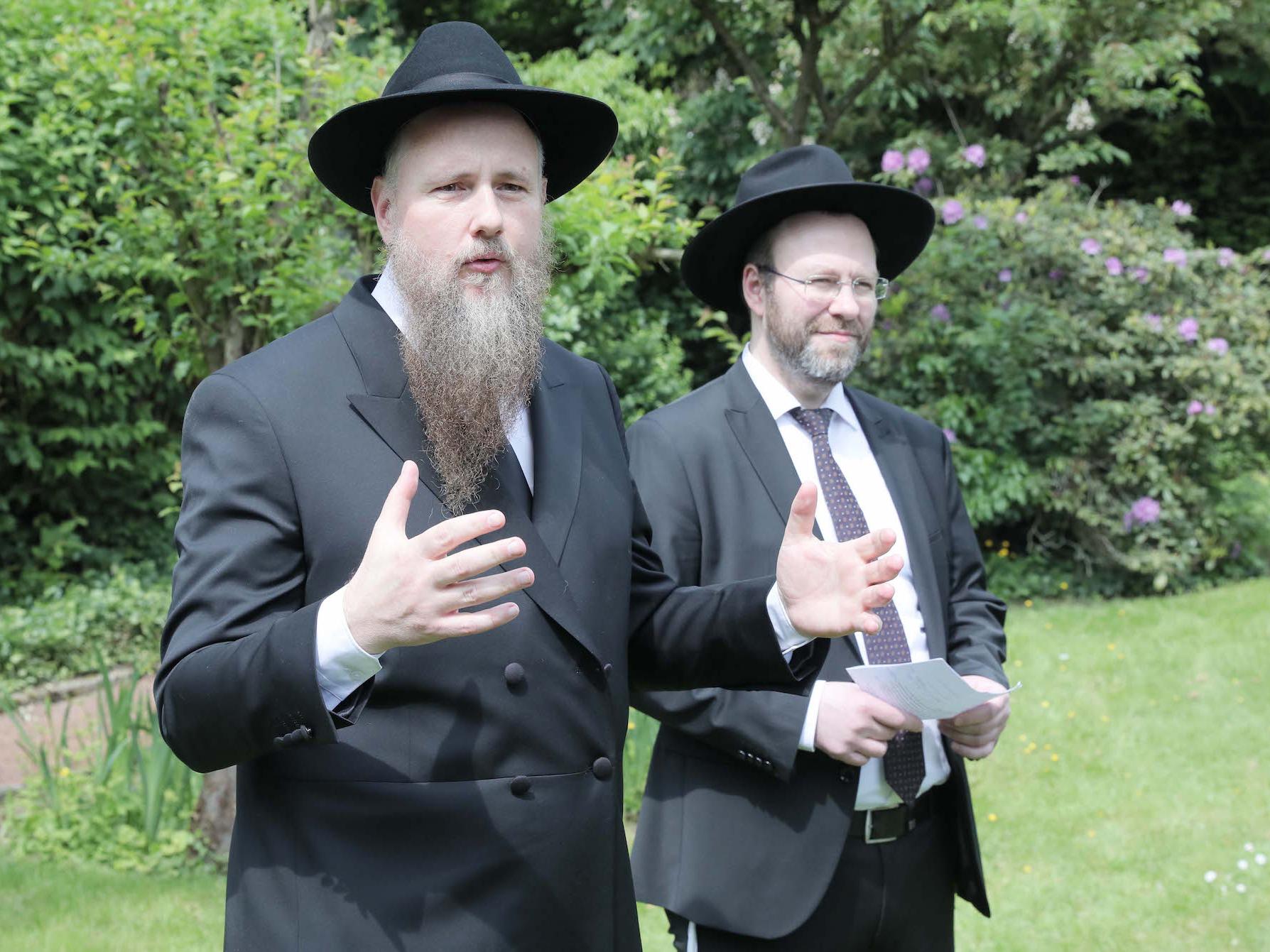 Rabbi Yitzchak Mendel Wagner (links) und Samuel Naydych (Vorsitzender der jüdischen Gemeinde Krefeld)