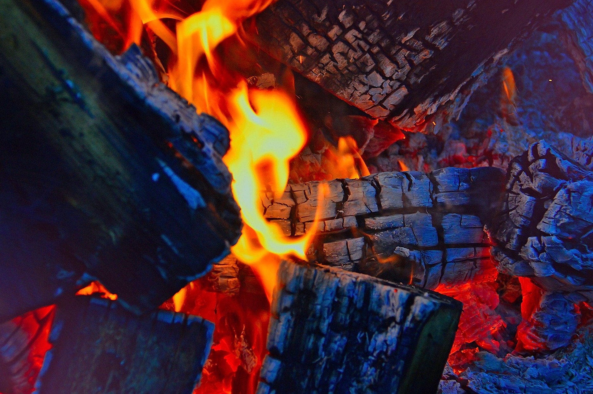 fire-2915539_1920 (c) adonyig/pixabay.com
