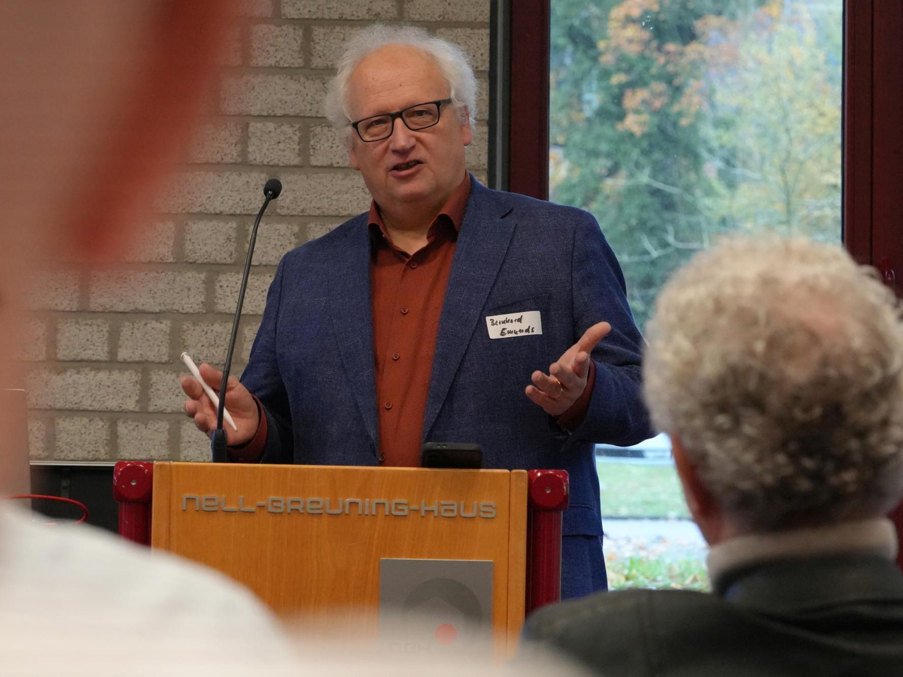 Prof. Bernhard Emunds schlug Brücken vom Synodenbeschluss 1975 in die Arbeitswelt von heute.